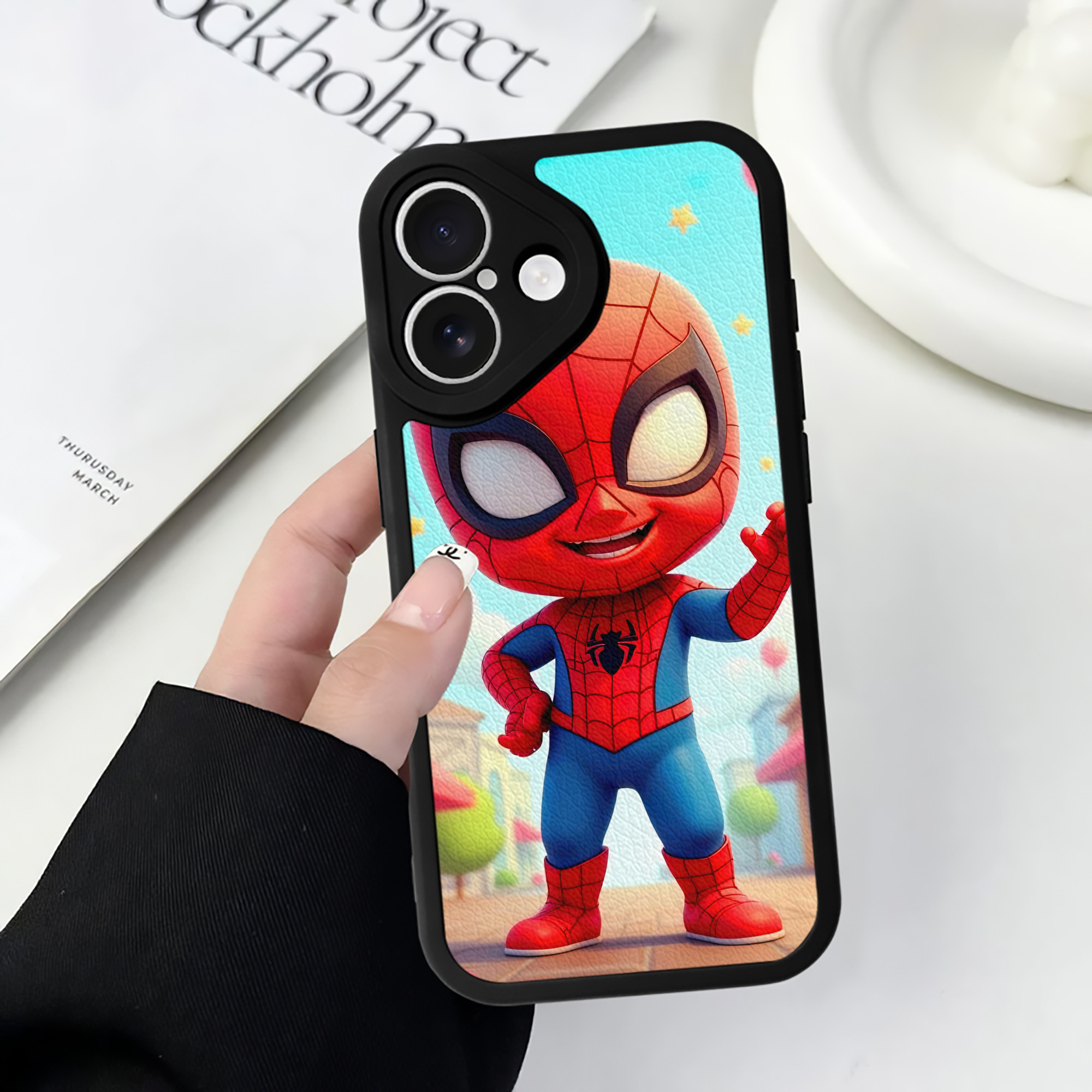 Spider Man スパイダーマン 【iPhone 16シリーズ対応】シリコンスマホケース（レザー調） 材質：シリコン